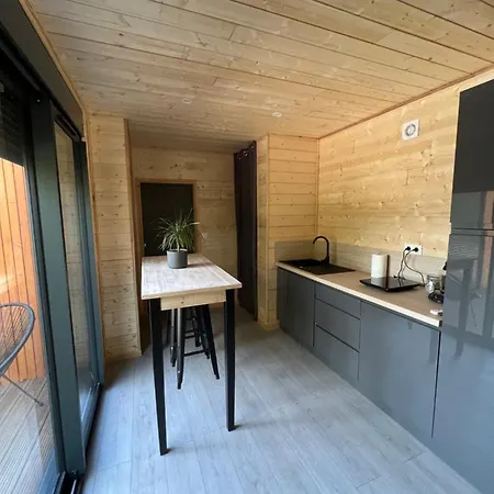 1 Contemporain Dans Son Ecrin De Verdure